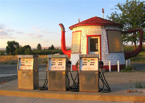 #Teapot gas station - Another example of humorous early gas station design. This tea-pot-shaped ...