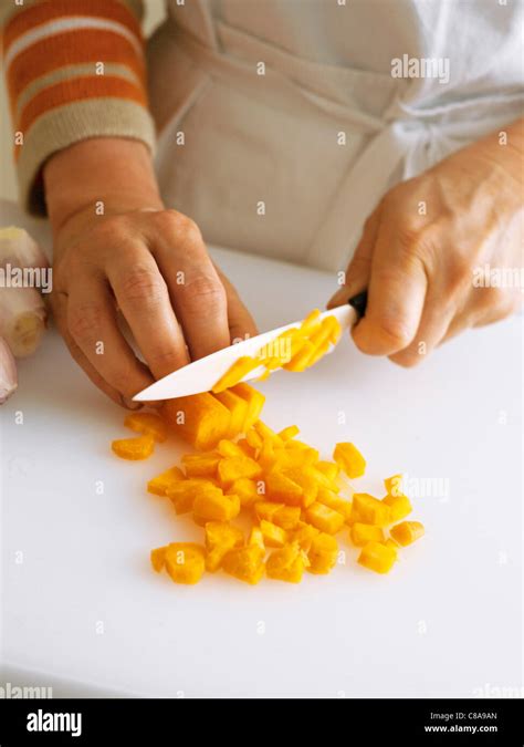 Dicing the carrots Stock Photo - Alamy