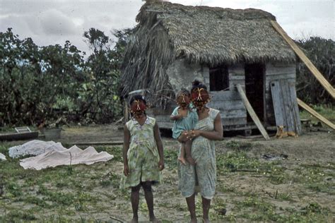 Image:Family of Miskito people along the Prinzapolka river, Nicaragua ...