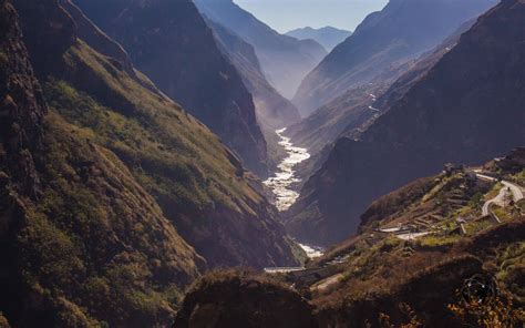 Cheeky Passports Hiking Tiger Leaping Gorge in Three Days - Yunnan Travel