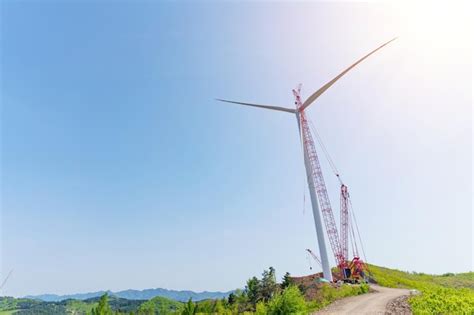 Premium Photo | Wind turbine under construction