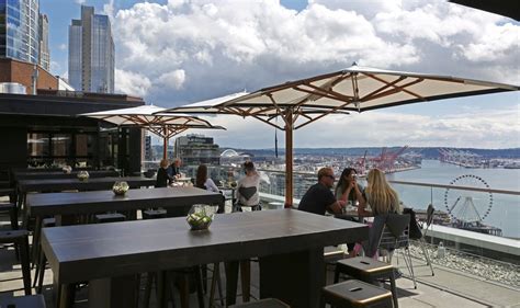 Rooftop bars are all the rage in Seattle — we rated the 4 hottest ones for your summer enjoyment ...