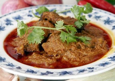 Make Indonesian Spicy Food - "Rendang" From Padang | Indonesian Culture