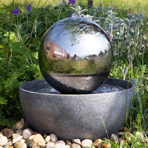 Eclipse stainless steel sphere water feature por primrose moderno | homify