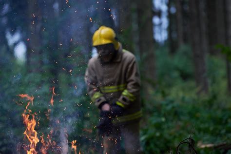 firefighter in action 11623578 Stock Photo at Vecteezy