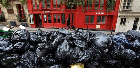 In Paris, garbage collectors suspend their strike, but could resume it ...