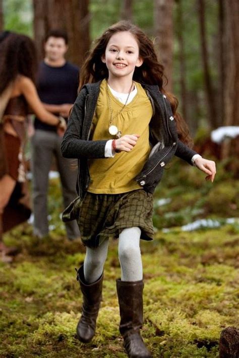 Renesmee Cullen - The Cullen Family Photo (36943628) - Fanpop