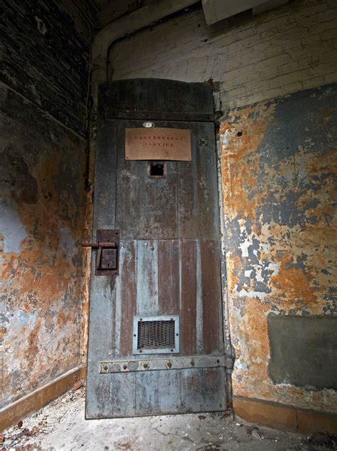 https://flic.kr/p/pMycDM | Escape the Prison Cell | A heavy old door in ...