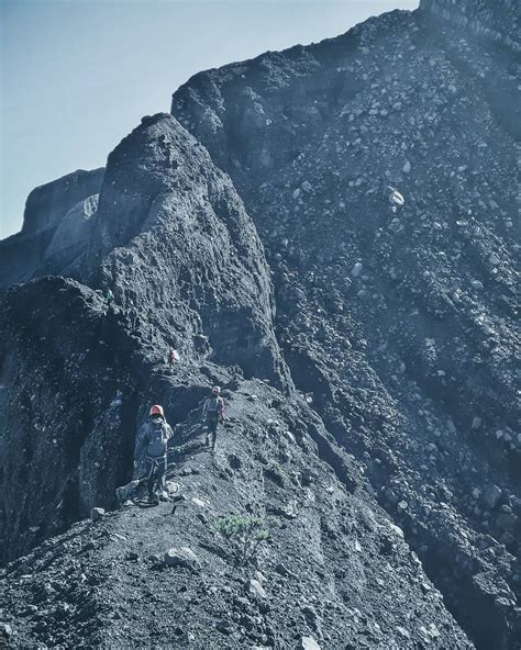 Gunung Raung, Pendakian Penuh Misteri ke Puncak Sejati