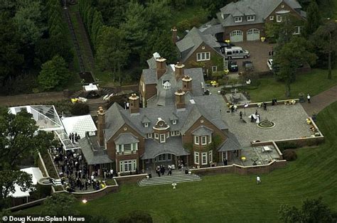 Billy Joel's neighbors want to ban helicopters from New York island community | Daily Mail Online