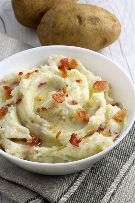 Bacon and Garlic Butter Mashed Potatoes - The Toasty Kitchen