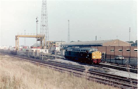 class 40 D200 | class 40 D200 Aintree container base 1983 | paul gorton | Flickr