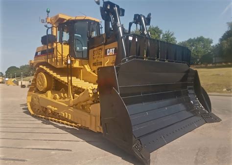 Finning rebuilds old Cat D9 dozer