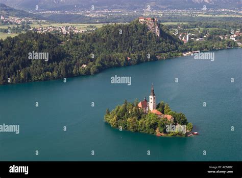 Bleder See mit Insel Otok und Marienkirche und Burg in Oberkrain ...