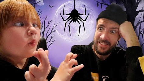 SPiDER ADLEY vs BAT DAD!! Playing Spooky Halloween games on Roblox! Trick or Treat inside ...