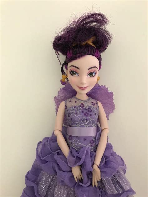 4 Disney Descendants Dolls. Two Mal dolls, Maleficent & Evie dolls ...