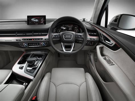 2016-audi-q7-interior-official-pics-1 - CarBlogIndia