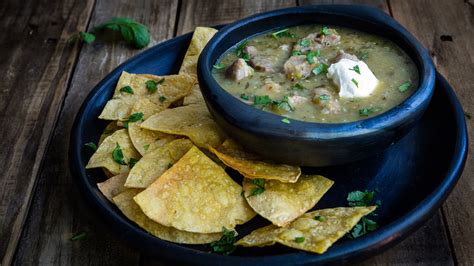 Easy Colorado Green Chili Recipe - QueRicaVida.com