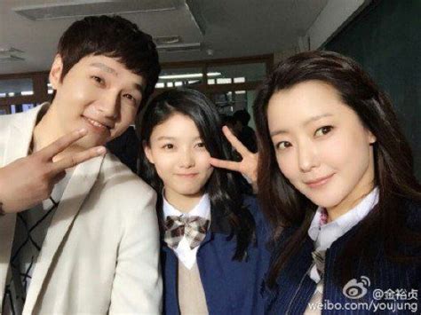 'Angry Mom' Kim Yoo-jung takes picture with Kim Hee-sun and Ji Hyun-woo ...