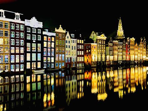 Damrak Amsterdam during lockdown yesterday night : r/CityPorn