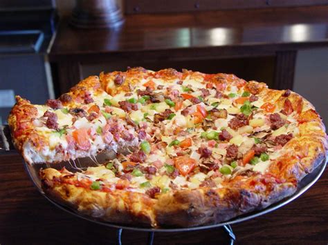 50 Best Pizza Places in Chicago, Ranked | UrbanMatter