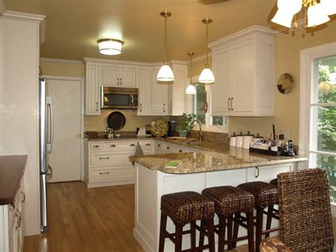 L shaped kitchen | Peninsula kitchen design, Kitchen remodel small, Kitchen design small