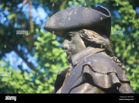 Statue of Robert Morris Founding Father and signer of Declaration of ...