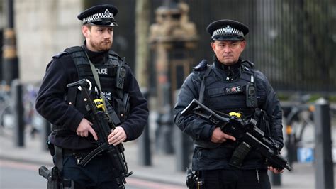 UK might give guns to more police officers - YouTube