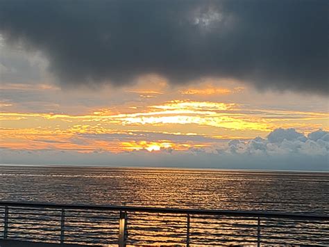 St Petersburg pier overlooking Tampa Bay : r/sunrise