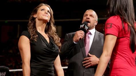 Brie Bella vs. Stephanie McMahon SummerSlam Match contract signing ...