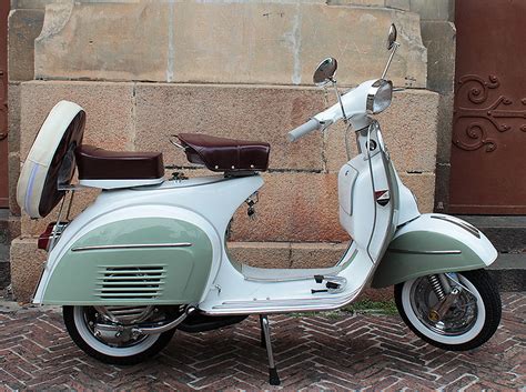 Planet Vespa -- Beautifully-restored Classic Vespas