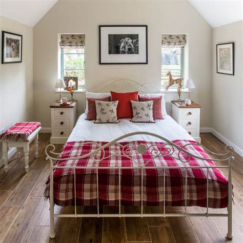 Look inside this cosy Cotswold cottage | Home bedroom, Cottage ...