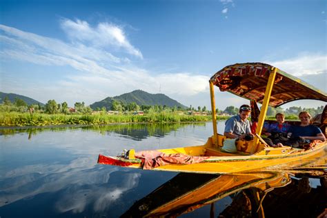 Shikara Ride in Srinagar, Kashmir - Shikara Ride in Dal Lake