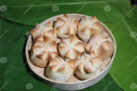 Putok Bread Recipe Panlasang Pinoy Stock Photo - Image of sweet, street ...