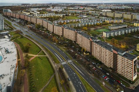 Falowiec w Gdańsku ma już 50 lat! Najdłuższy budynek mieszkalny w Polsce znajduje się na ...