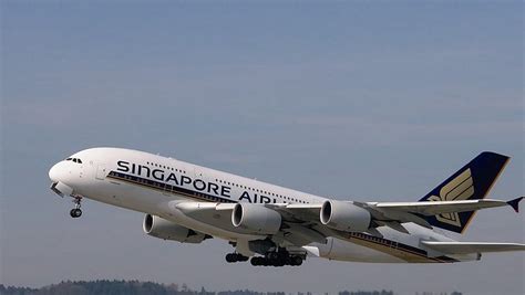 Singapore Airline's Mumbai-Singapore flight with 263 passengers receives bomb threat