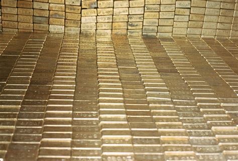 Mnuchin’s Fort Knox Quip: ‘I Assume the Gold Is Still There’ - Bloomberg