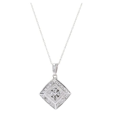 Diamond Pendant Necklace Square For Sale at 1stDibs