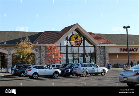 Grocery Store, Parking Lot High Resolution Stock Photography and Images - Alamy