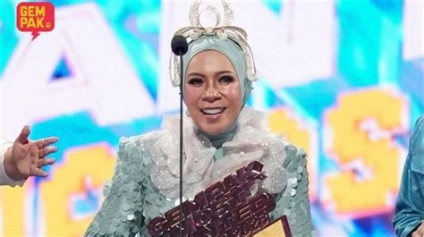 Selamat! Melly Goeslaw Raih Piala Hall of Fame di Penghargaan Bergengsi Malaysia