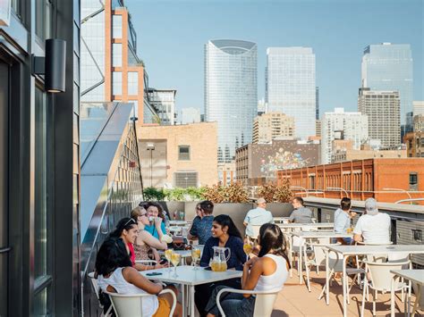 34 Best Rooftop Bars in Chicago to Check Out