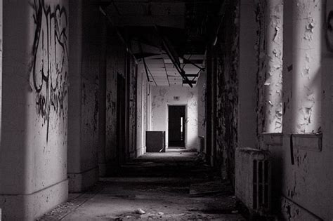 10 Disturbing, Real-Life Tales from Psych Wards