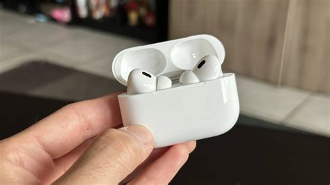 How to charge AirPods Pro 2 for the first time