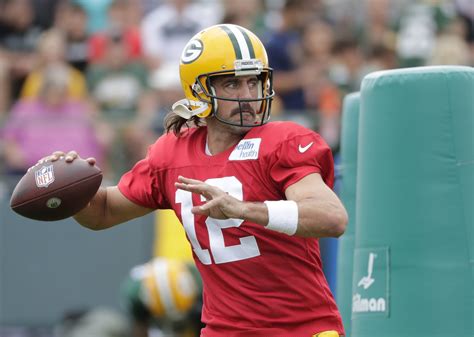 Aaron Rodgers Shows Elite Leadership After Criticizing Young Receivers - TrendRadars