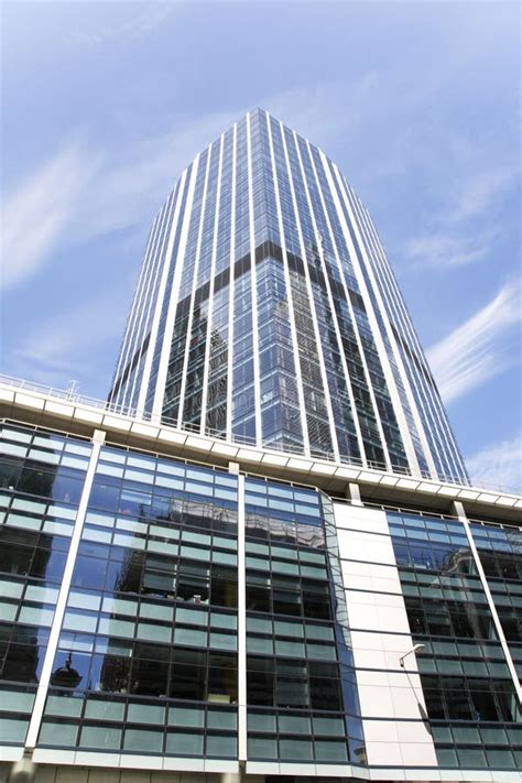 London Skyscraper, 99 Bishopsgate Editorial Photography - Image of blue ...