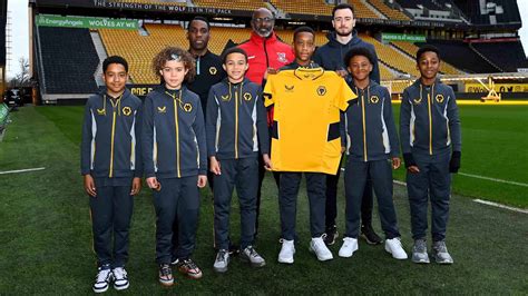 Wolves Academy link up with New Park Village - Wolves Academy