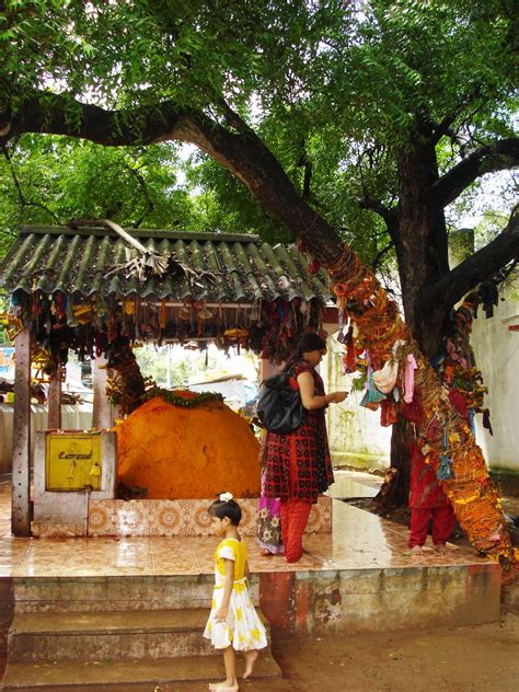 Aalayam Kanden (Temples I saw): Poongavanathamman Temple, Putlur