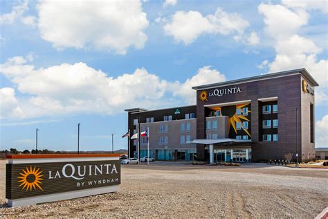 La Quinta Inn & Suites by Wyndham Sweetwater East | Sweetwater, TX Hotels