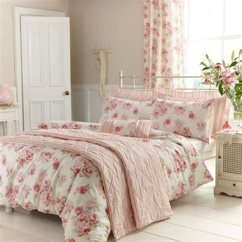 31 Beautiful And Romantic Floral Bedding Sets - DigsDigs