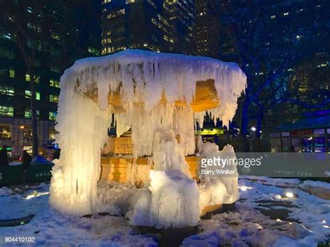 391 Bryant Park Fountain Stock Photos, High-Res Pictures, and Images - Getty Images